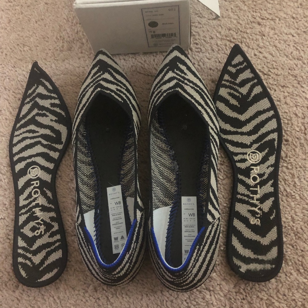 New Black zebra Rothy’s point, retired size 8